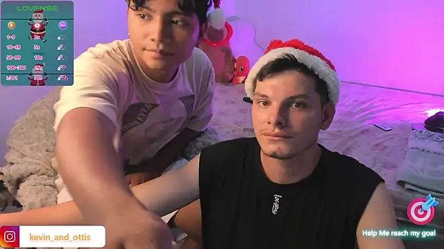 Snapshot of _Ottis_ chatting on December 24, 9:22 pm Ottis online show from December 24, 9:22 pm