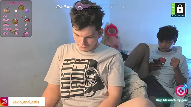 Snapshot of _Ottis_ chatting on January 1, 12:43 am Ottis online show from January 1, 12:43 am