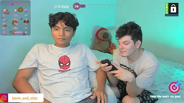 Snapshot of _Ottis_ chatting on January 15, 1:23 am Ottis online show from January 15, 1:23 am