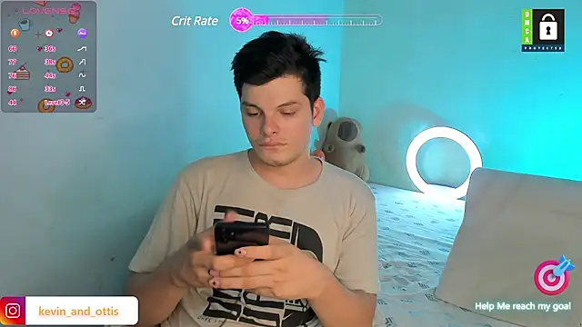 Snapshot of _Ottis_ chatting on January 16, 10:12 pm Ottis online show from January 16, 10:12 pm