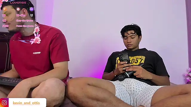  Ottis  online show from April 8, 7:03 pm