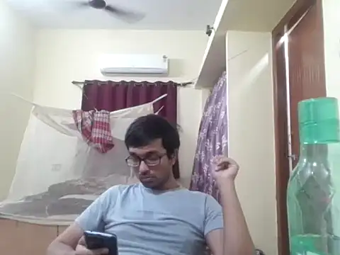 THE NAKED BOY online show from February 5, 4:33 pm