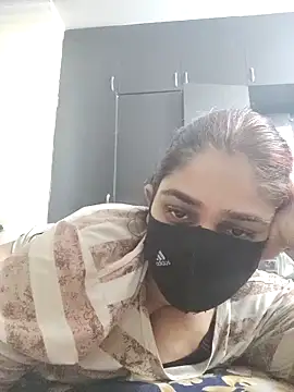 kirti  arora online show from October 6, 7:17 am