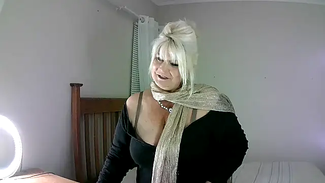 Snapshot of Miahotmilf chatting on March 1, 8:42 pm Miahotmilf online show from March 1, 8:42 pm