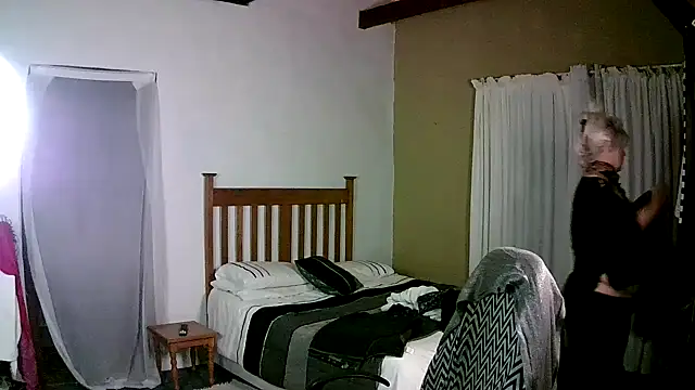 Miahotmilf online show from November 15, 10:04 pm