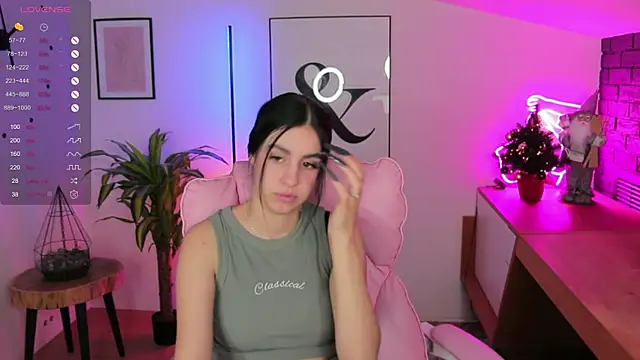 Snapshot of Dina_Foxxx chatting on December 7, 7:05 am Dina Foxxx online show from December 7, 7:05 am