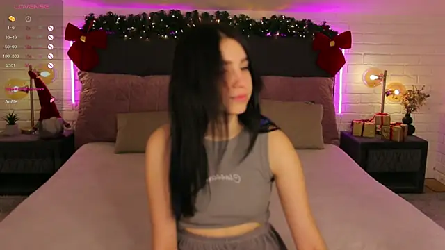 Snapshot of Dina_Foxxx chatting on December 16, 1:32 pm Dina Foxxx online show from December 16, 1:32 pm