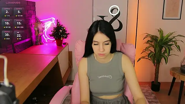 Snapshot of Dina_Foxxx chatting on December 21, 7:13 am Dina Foxxx online show from December 21, 7:13 am