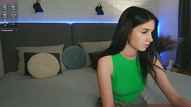 Snapshot of Dina_Foxxx chatting on February 1, 4:44 pm Dina Foxxx online show from February 1, 4:44 pm