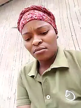 Snapshot of lovelyassbitch chatting on December 22, 11:44 am lovelyassbitch online show from December 22, 11:44 am