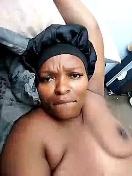 Snapshot of lovelyassbitch chatting on January 21, 1:22 pm lovelyassbitch online show from January 21, 1:22 pm