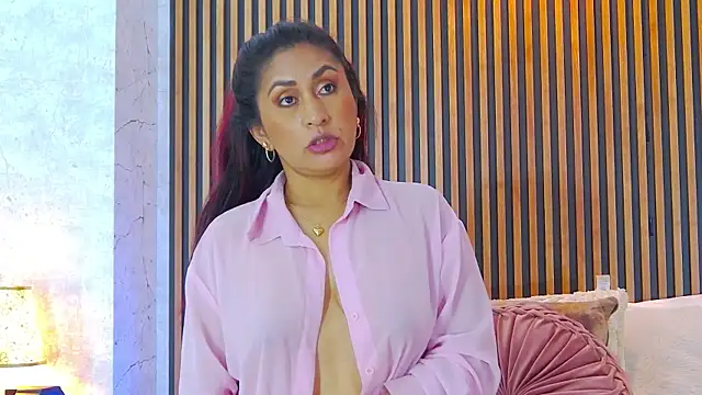 MonicaMoret online show from October 3, 12:57 pm