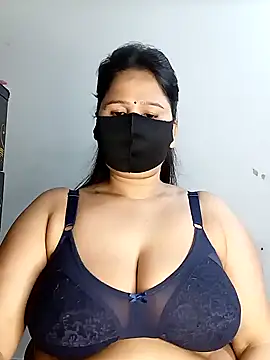 Snapshot of Tishani chatting on January 22, 10:59 pm Tishani online show from January 22, 10:59 pm