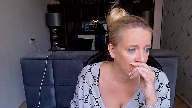 Snapshot of Wendysexyx chatting on September 25, 7:12 am Wendysexyx online show from September 25, 7:12 am