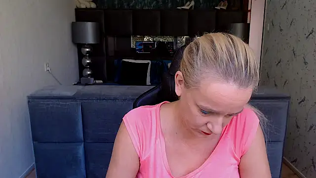 Snapshot of Wendysexyx chatting on September 29, 8:30 am Wendysexyx online show from September 29, 8:30 am