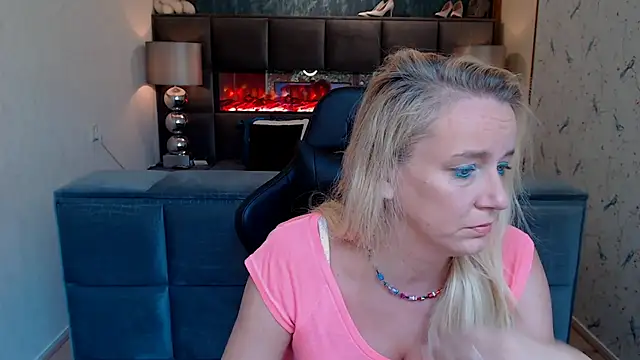 Snapshot of Wendysexyx chatting on September 30, 8:08 am Wendysexyx online show from September 30, 8:08 am