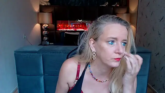 Snapshot of Wendysexyx chatting on October 4, 8:23 am Wendysexyx online show from October 4, 8:23 am