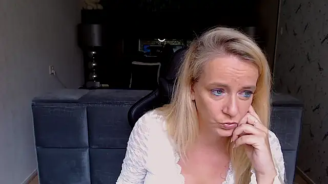 Snapshot of Wendysexyx chatting on October 6, 10:34 am Wendysexyx online show from October 6, 10:34 am