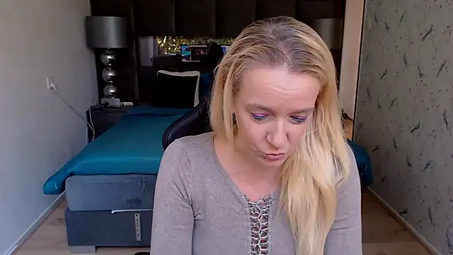 Snapshot of Wendysexyx chatting on October 9, 7:28 am Wendysexyx online show from October 9, 7:28 am