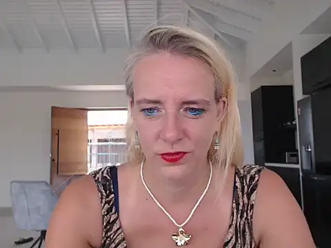 Snapshot of Wendysexyx chatting on October 26, 3:07 pm Wendysexyx online show from October 26, 3:07 pm