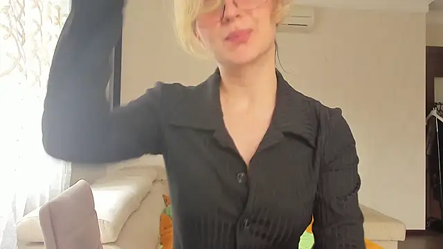Snapshot of Lilith_lutherlow chatting on May 31, 9:49 am Lilith lutherlow online show from May 31, 9:49 am