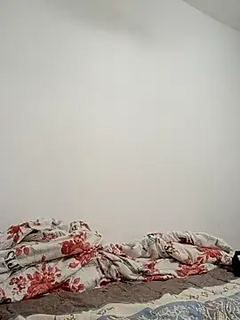 Dulce000000 online show from May 17, 1:25 am
