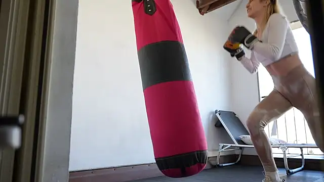 missdaisydiamond777 online show from March 3, 10:21 am