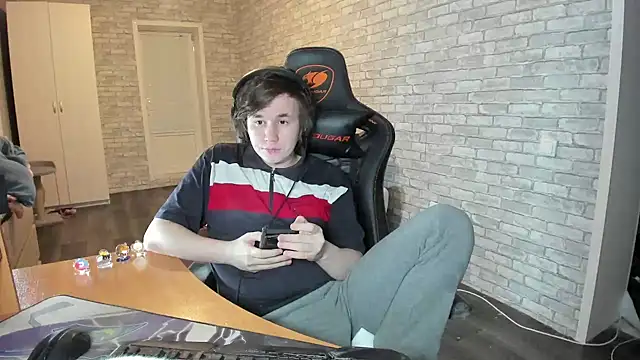 iliaskrislove online show from March 22, 8:04 pm