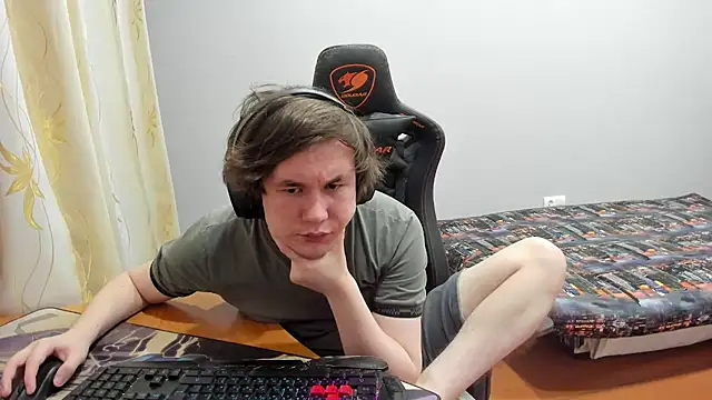 iliaskrislove online show from September 19, 7:03 pm