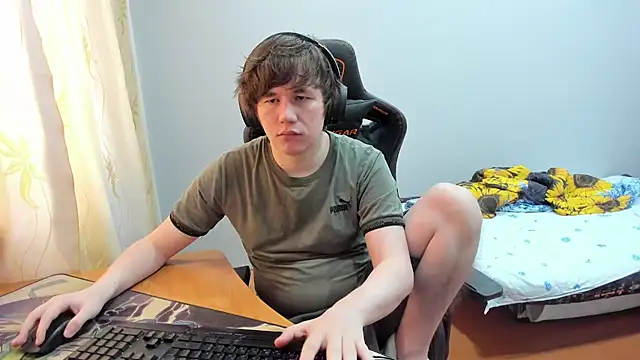 iliaskrislove online show from September 22, 9:33 am