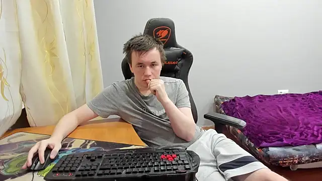 iliaskrislove online show from December 15, 1:54 am