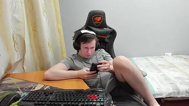 iliaskrislove online show from February 12, 5:52 pm