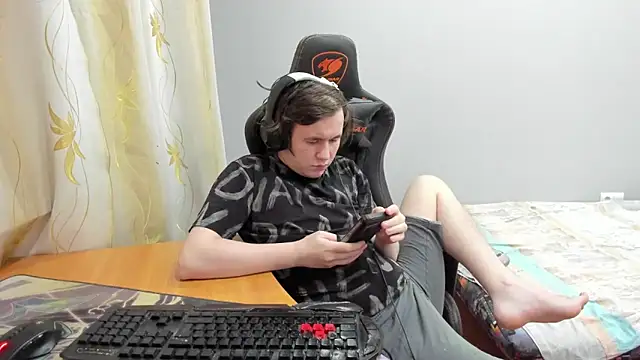 iliaskrislove online show from March 24, 4:12 pm