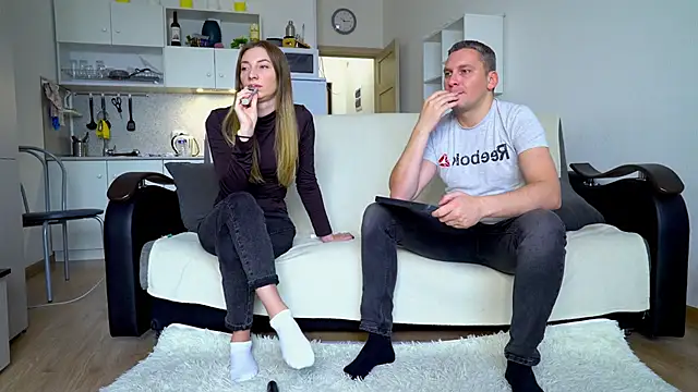 littlesweettifany online show from October 29, 10:50 am