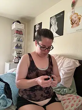 Snapshot of FreakNastyLacie chatting on May 18, 12:55 pm FreakNastyLacie online show from May 18, 12:55 pm