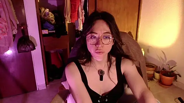 emily pearl  online show from October 16, 7:42 am