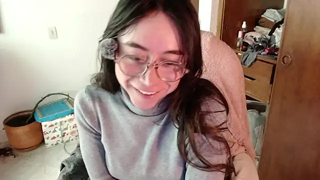 emily pearl  online show from January 15, 7:50 pm