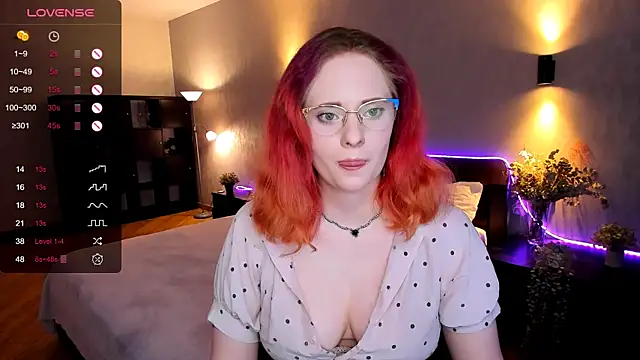 Snapshot of Aemilia_ chatting on December 11, 7:20 am Aemilia online show from December 11, 7:20 am