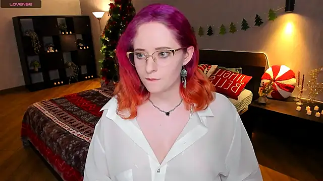 Snapshot of Aemilia_ chatting on December 15, 12:17 pm Aemilia online show from December 15, 12:17 pm