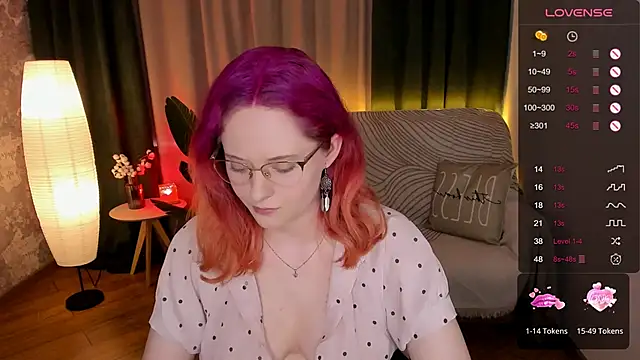 Snapshot of Aemilia_ chatting on January 13, 7:11 am Aemilia online show from January 13, 7:11 am