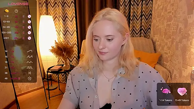 Snapshot of Aemilia_ chatting on January 31, 9:59 am Aemilia online show from January 31, 9:59 am