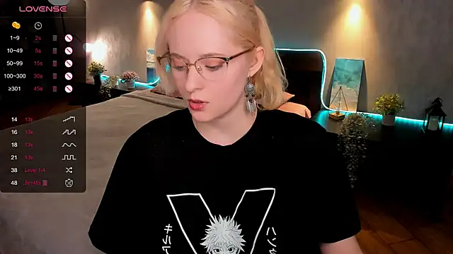 Snapshot of Aemilia_ chatting on February 6, 12:16 pm Aemilia online show from February 6, 12:16 pm