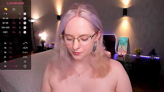 Snapshot of Aemilia_ chatting on February 8, 10:07 am Aemilia online show from February 8, 10:07 am