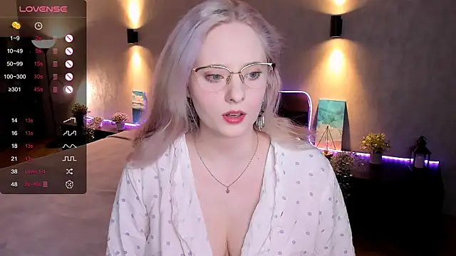 Snapshot of Aemilia_ chatting on February 11, 9:09 am Aemilia online show from February 11, 9:09 am