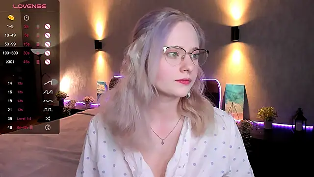 Snapshot of Aemilia_ chatting on February 12, 9:10 am Aemilia online show from February 12, 9:10 am