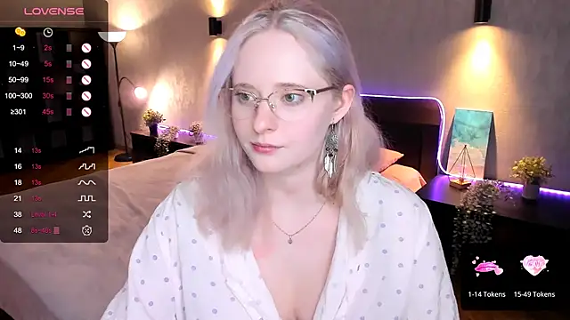 Snapshot of Aemilia_ chatting on February 12, 12:12 pm Aemilia online show from February 12, 12:12 pm