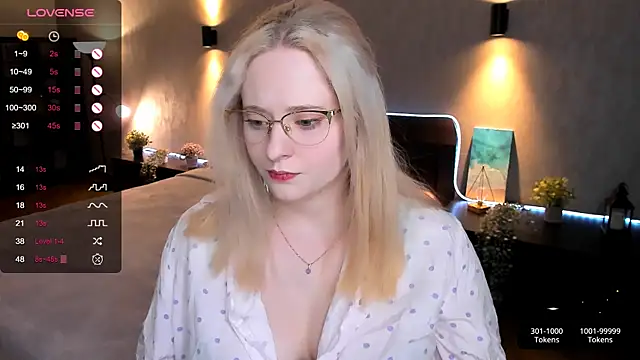 Snapshot of Aemilia_ chatting on February 15, 9:27 am Aemilia online show from February 15, 9:27 am