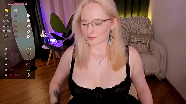 Snapshot of Aemilia_ chatting on February 16, 12:10 pm Aemilia online show from February 16, 12:10 pm