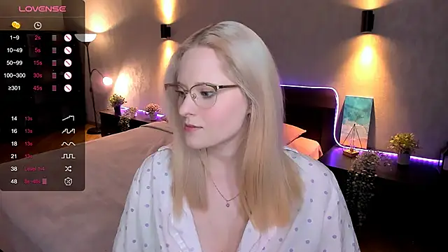 Snapshot of Aemilia_ chatting on February 18, 9:32 am Aemilia online show from February 18, 9:32 am