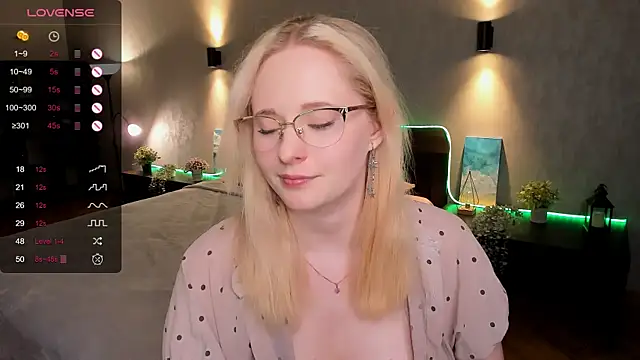 Snapshot of Aemilia_ chatting on March 8, 1:57 pm Aemilia online show from March 8, 1:57 pm